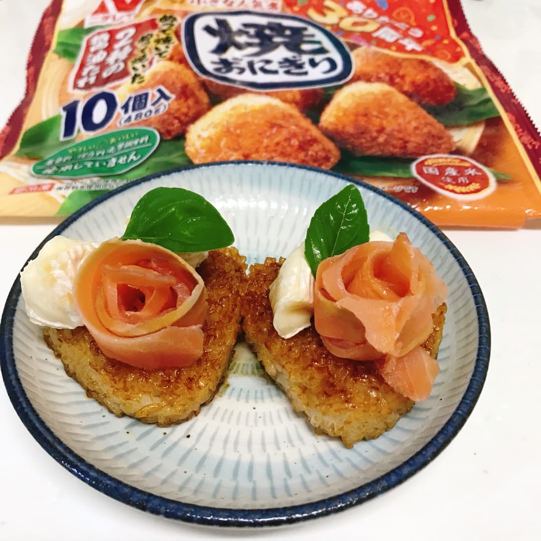 スモークサーモン焼おにぎりの完成写真