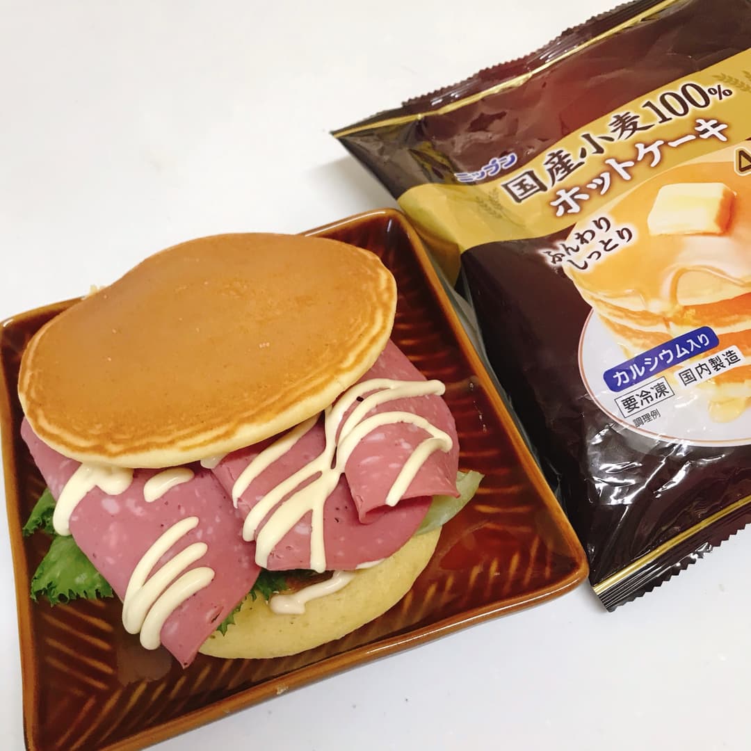 ホットケーキのハムレタスサンドの完成写真