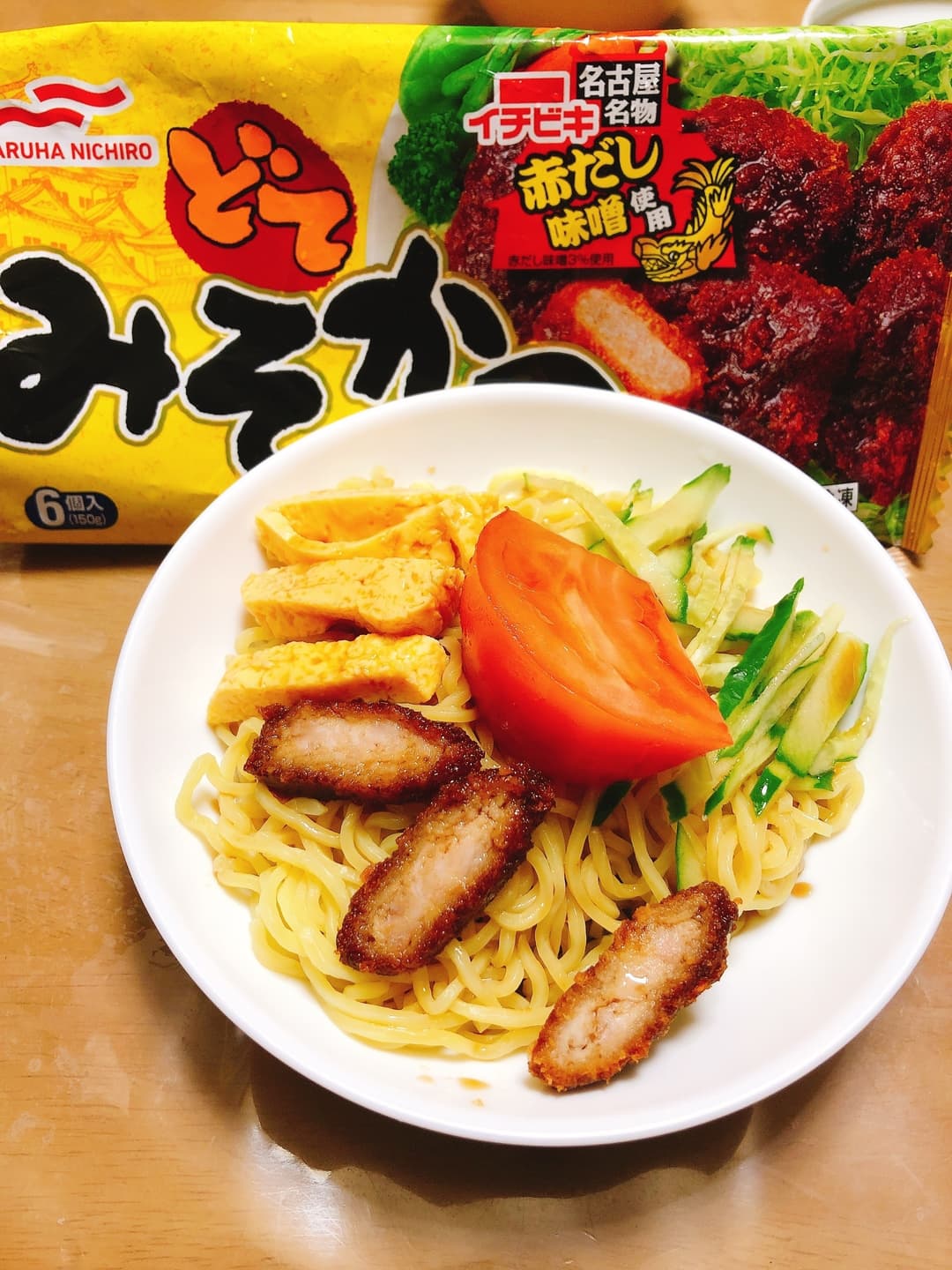 どてみそかつ入り冷し中華の完成写真
