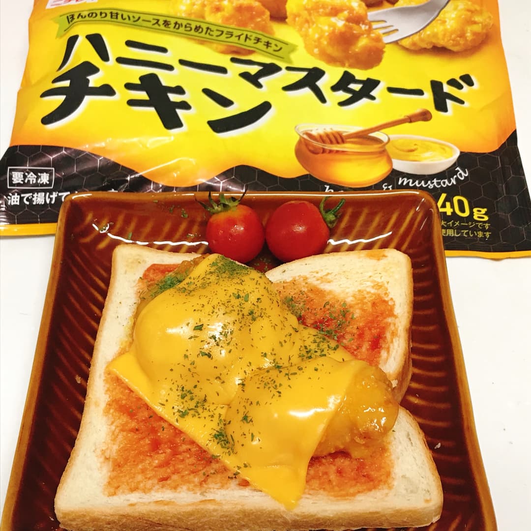 ハニーマスタードチキンのピザトーストの完成写真