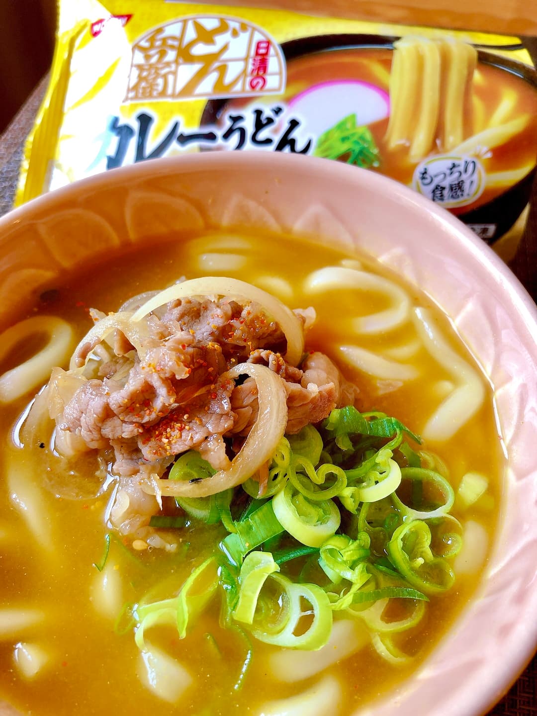 牛肉のせカレーうどんの完成写真