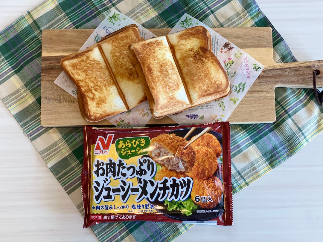 メンチカツとチーズのホットサンドの完成写真