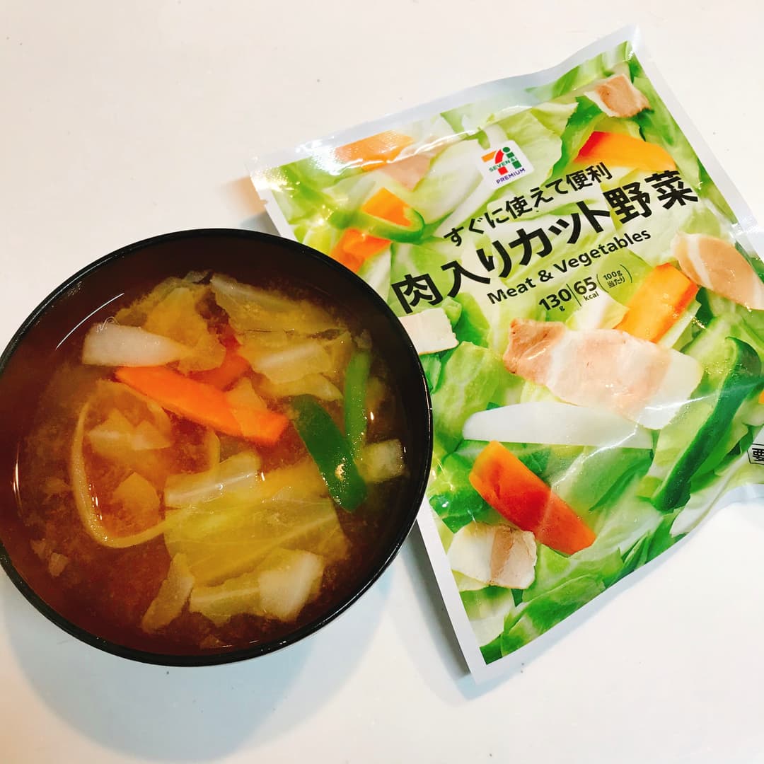 レンジで作る肉入りカット野菜味噌汁の完成写真
