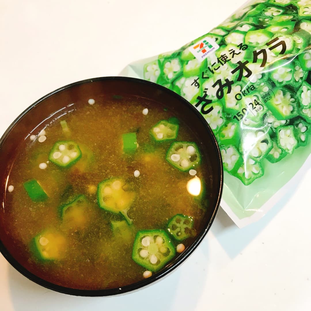 レンジで作るオクラとわかめの味噌汁の完成写真