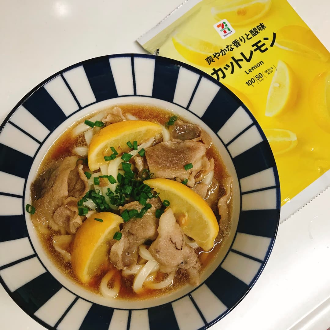レモン豚うどんの完成写真