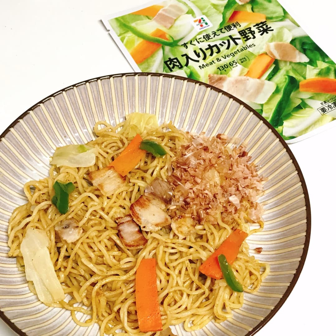 肉入りカット野菜のカレー焼きそばの完成写真