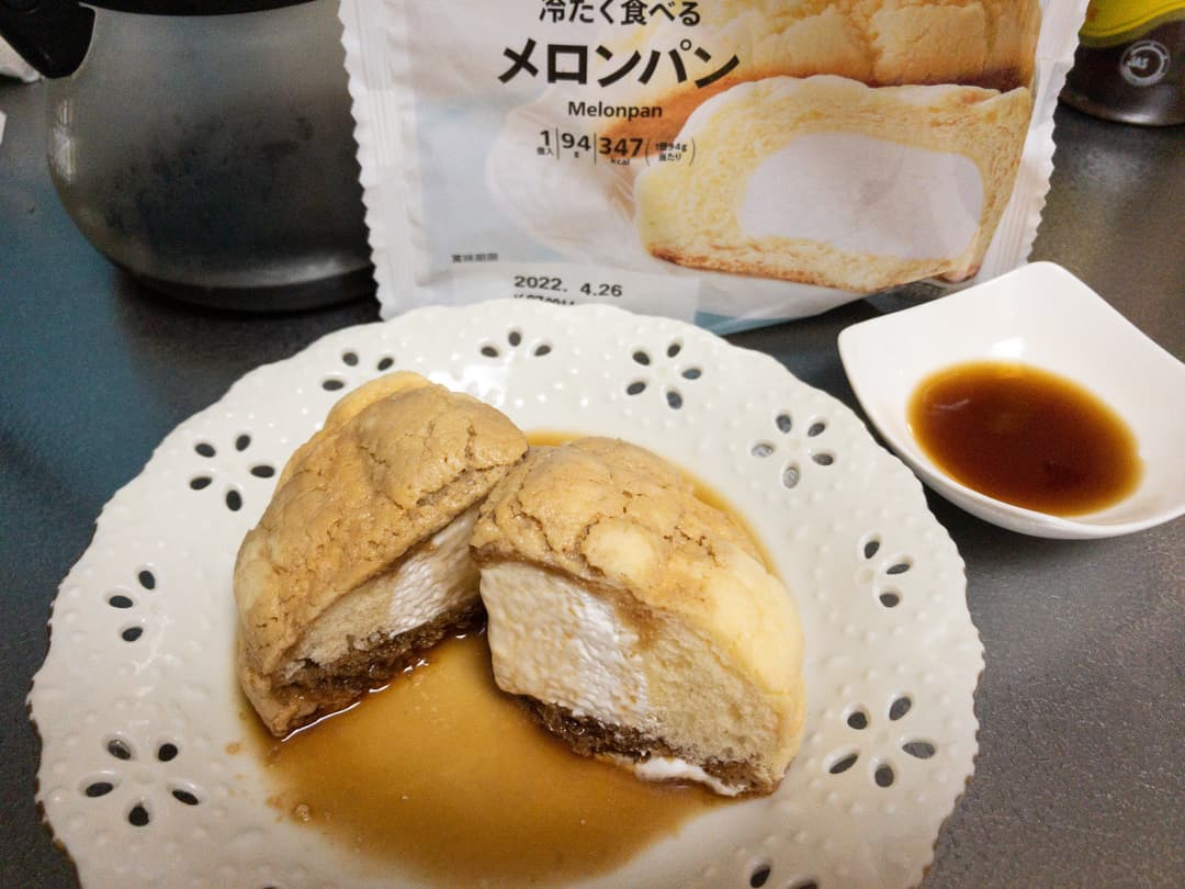 セブンイレブン　冷たく食べるメロンパンのアフォガードの完成写真