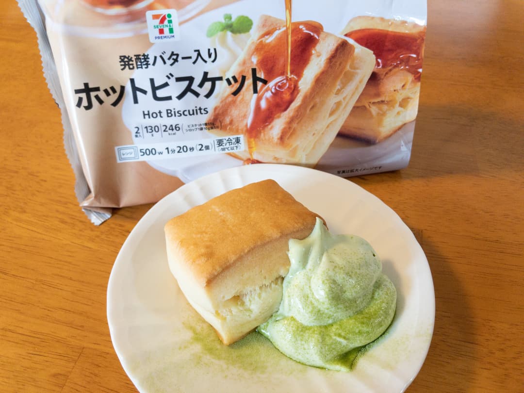 7プレミアム ホットビスケットの抹茶クリーム添えの完成写真