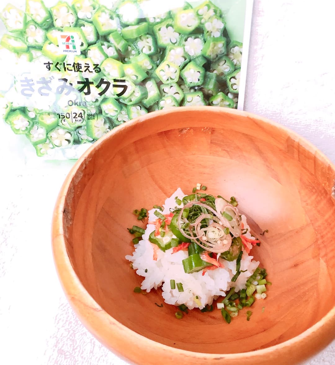 オクラと干しエビの香味丼の完成写真