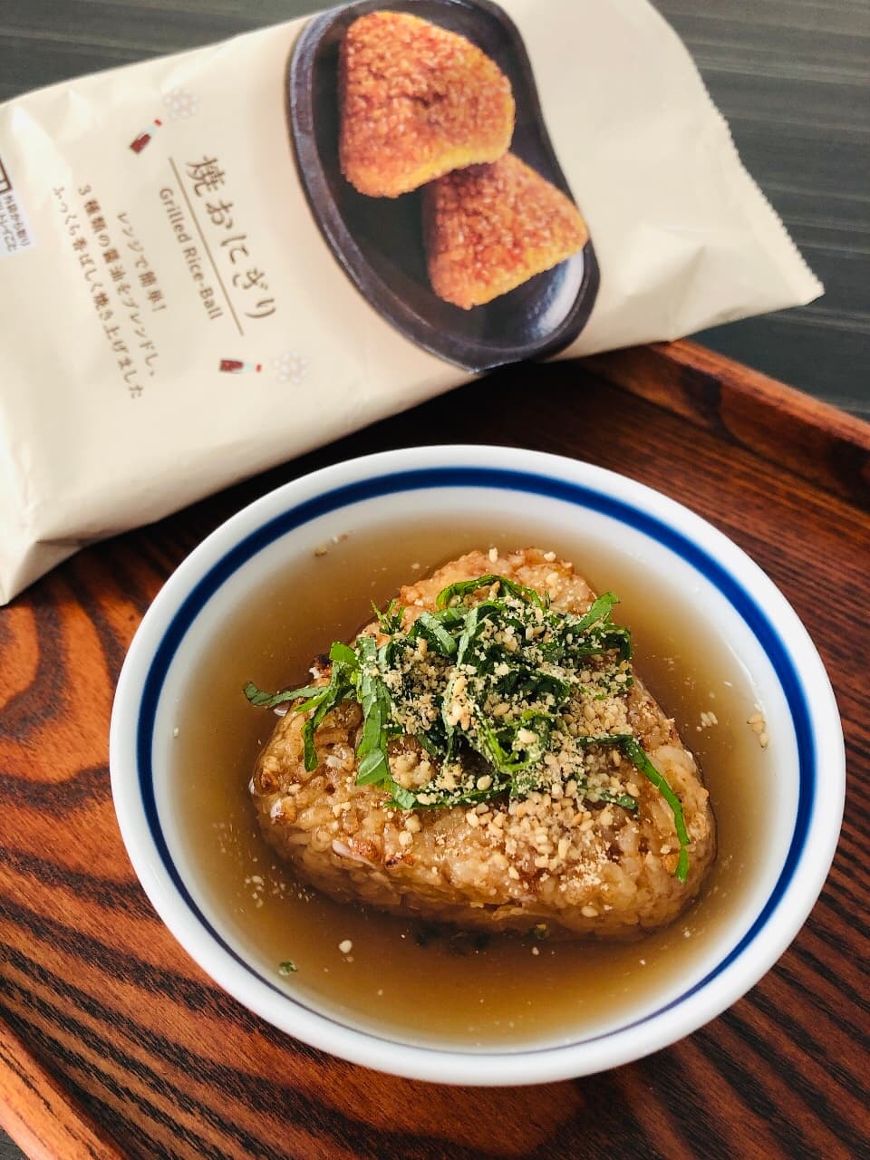 焼きおにぎりと大葉の冷やし麦茶漬けの完成写真
