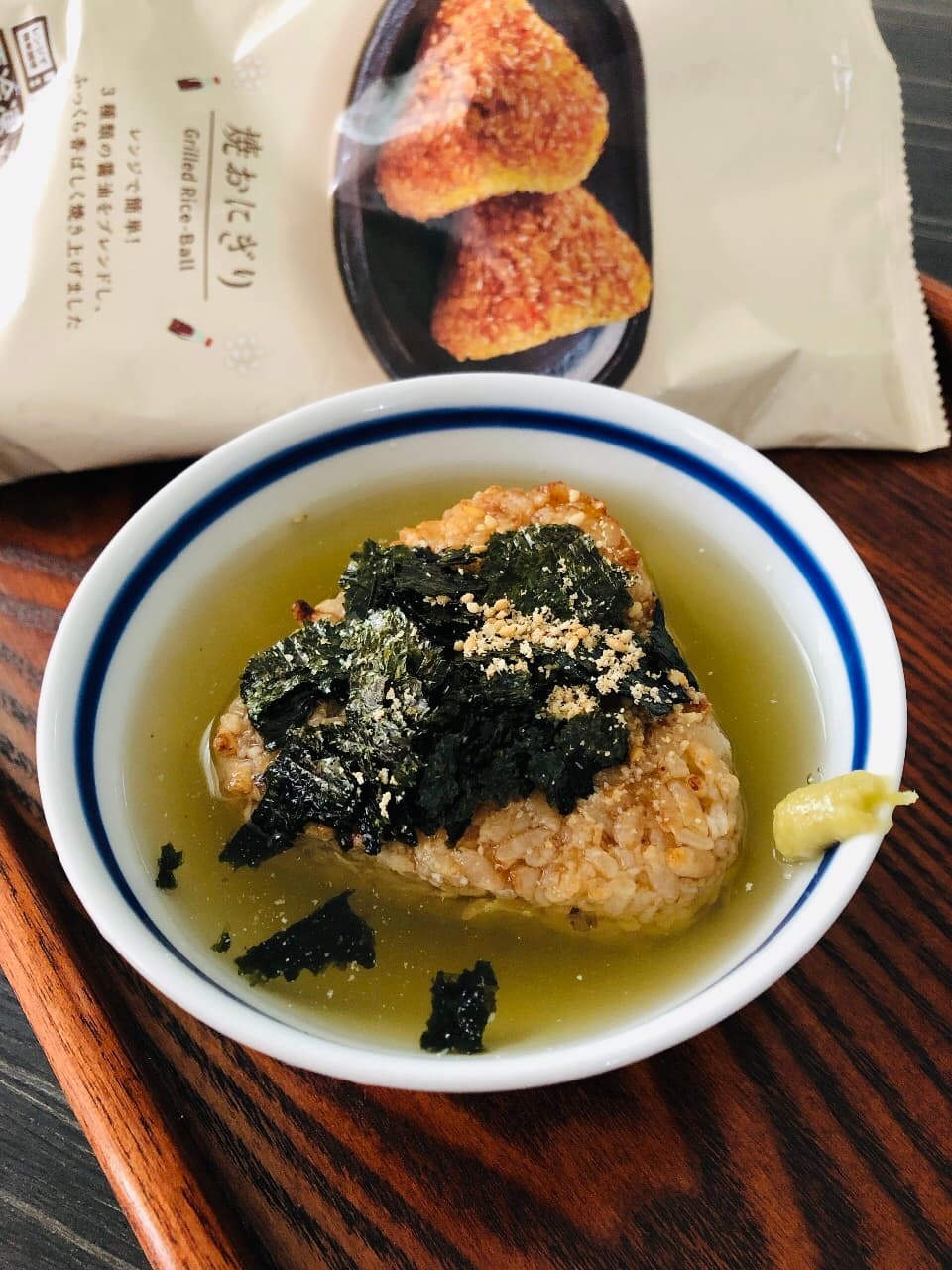 焼きおにぎりのわさび海苔茶漬けの完成写真