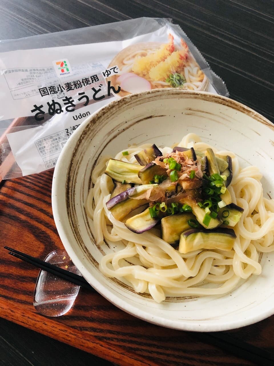 とろとろ茄子のぶっかけうどんの完成写真