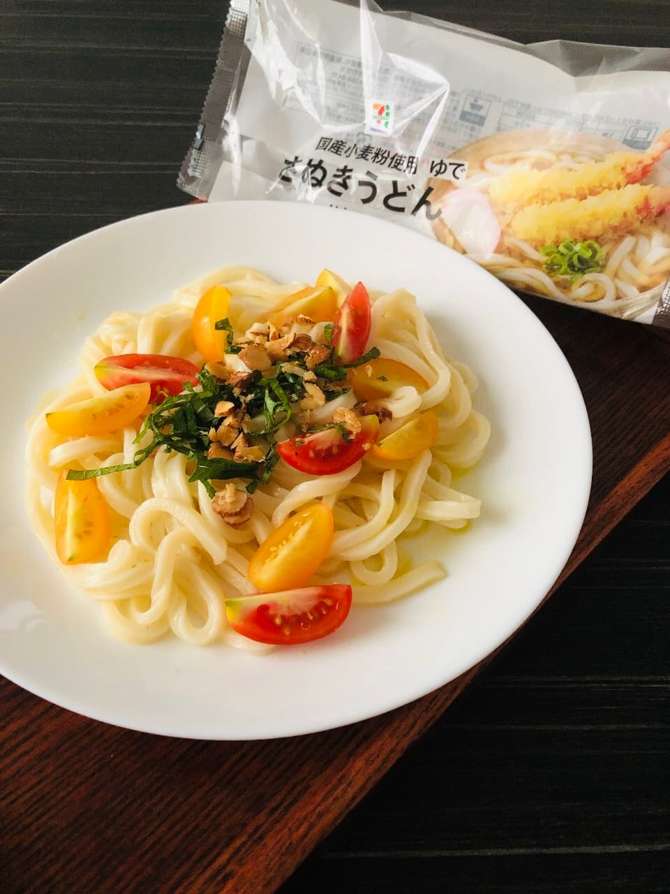 トマトと大葉のイタリアンぶっかけうどんの完成写真