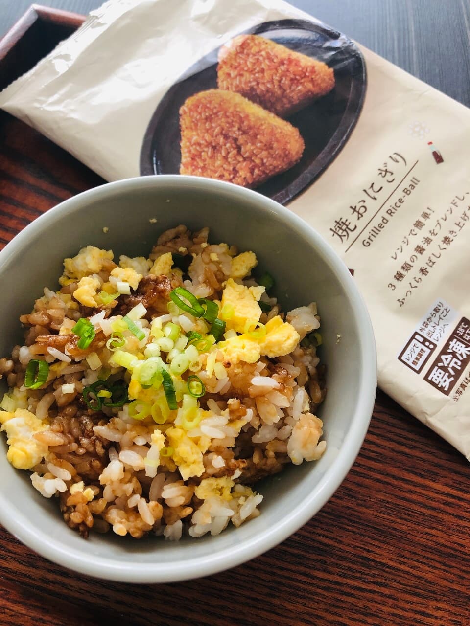 焼きおにぎりと卵の混ぜご飯の完成写真