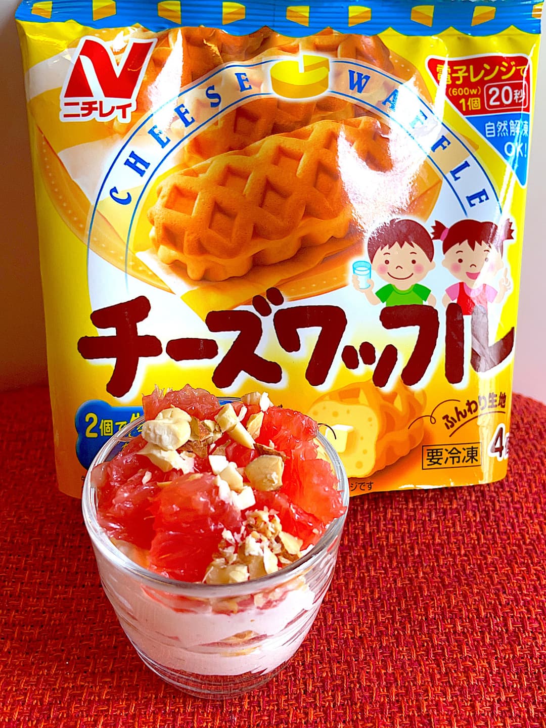 チーズワッフルのトロピカルパフェの完成写真
