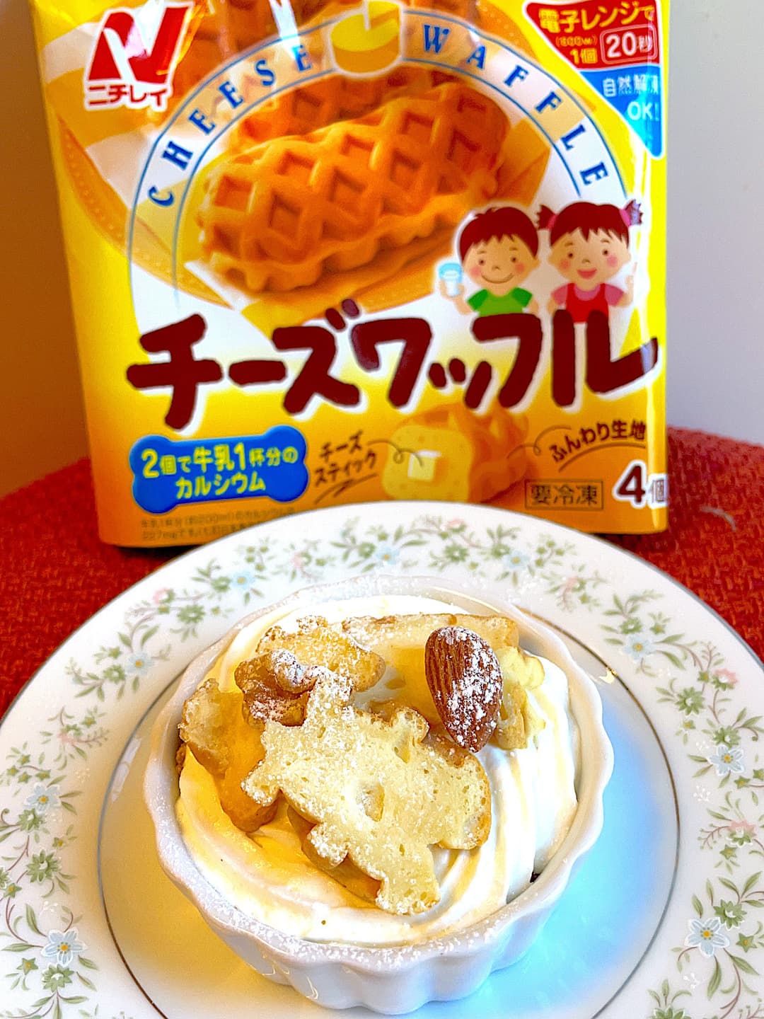 チーズワッフルのブルーベリークリームチーズパフェの完成写真