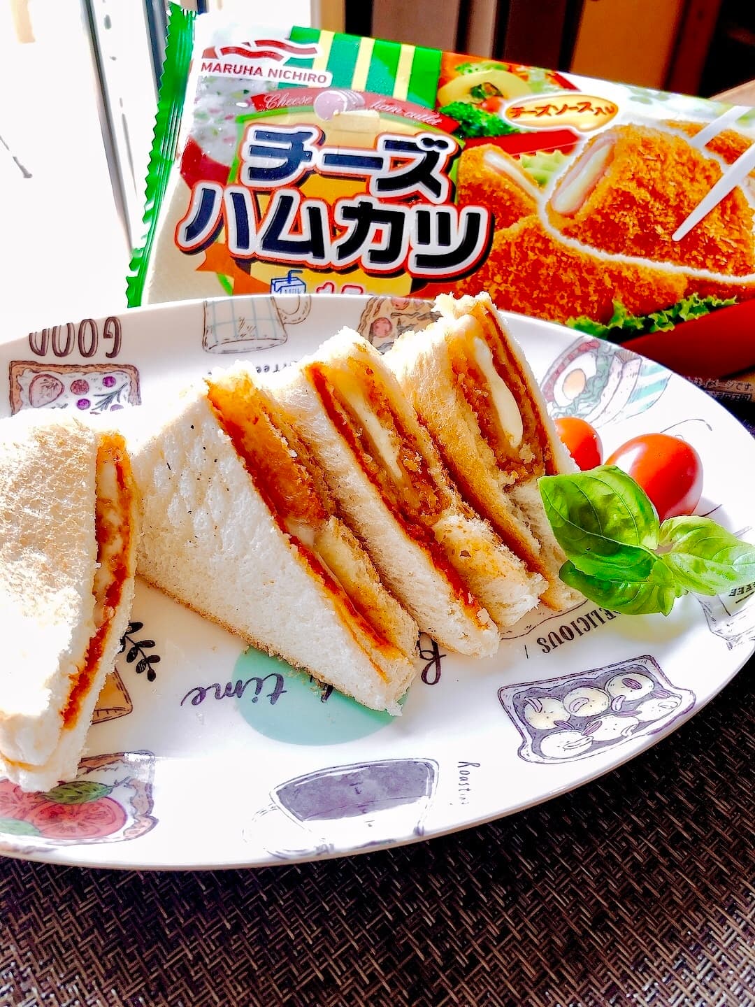 チーズハムカツのピザ風ホットサンドの完成写真