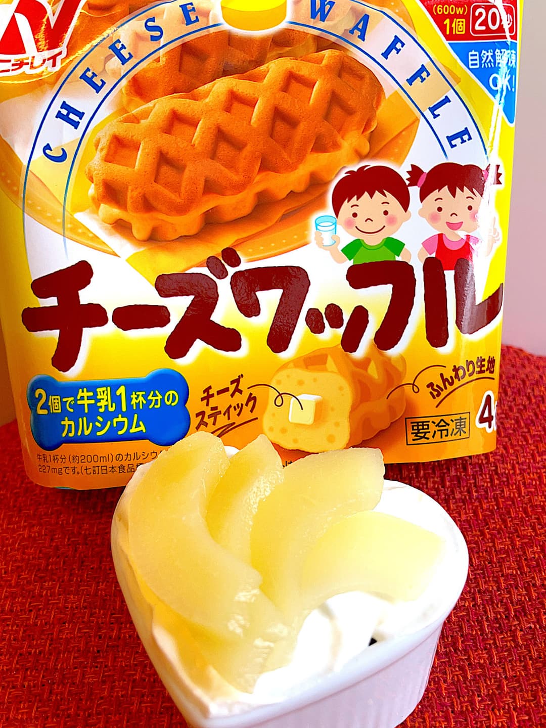チーズワッフルの白桃パフェの完成写真