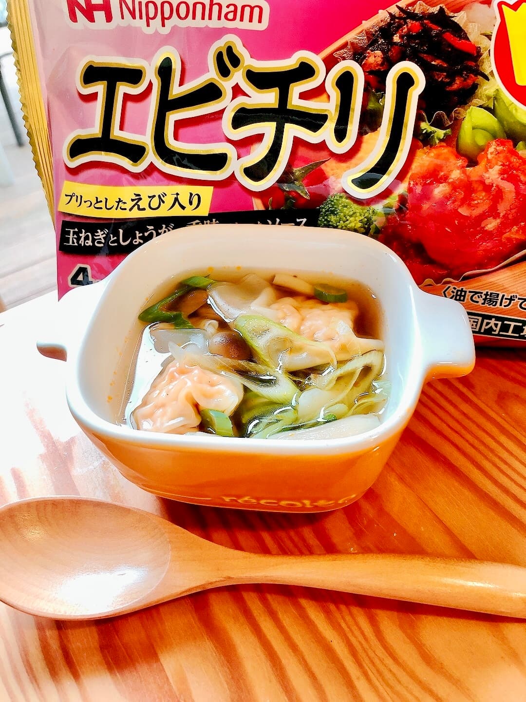 エビチリのワンタンスープの完成写真