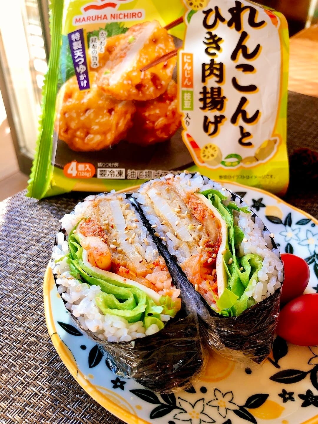 れんこんとひき肉揚げのおにぎらずの完成写真
