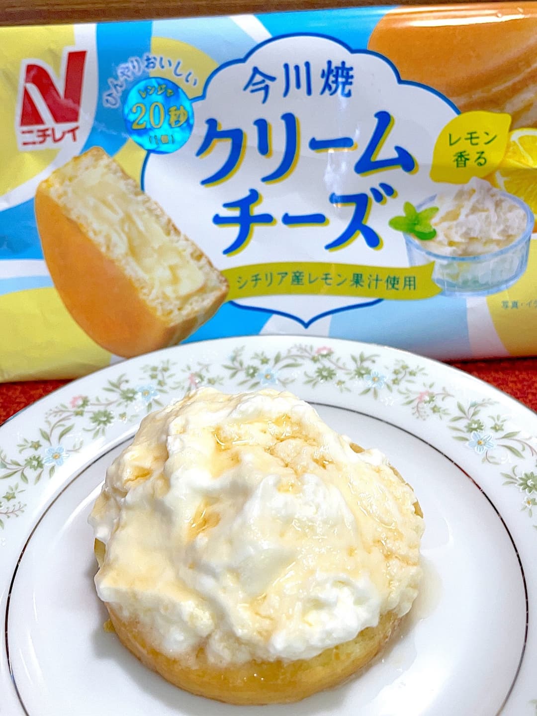 クリームチーズ今川焼のハニーホイップのせの完成写真