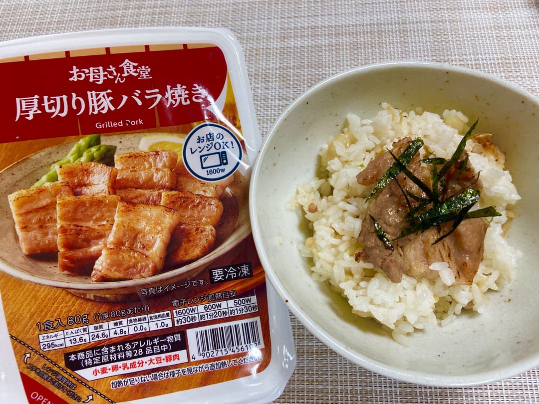 豚バラ焼きの和風混ぜごはんの完成写真