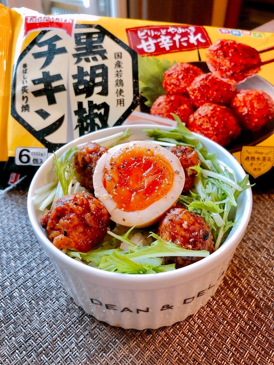 ピリッ!と黒胡椒チキンの味玉丼の完成写真