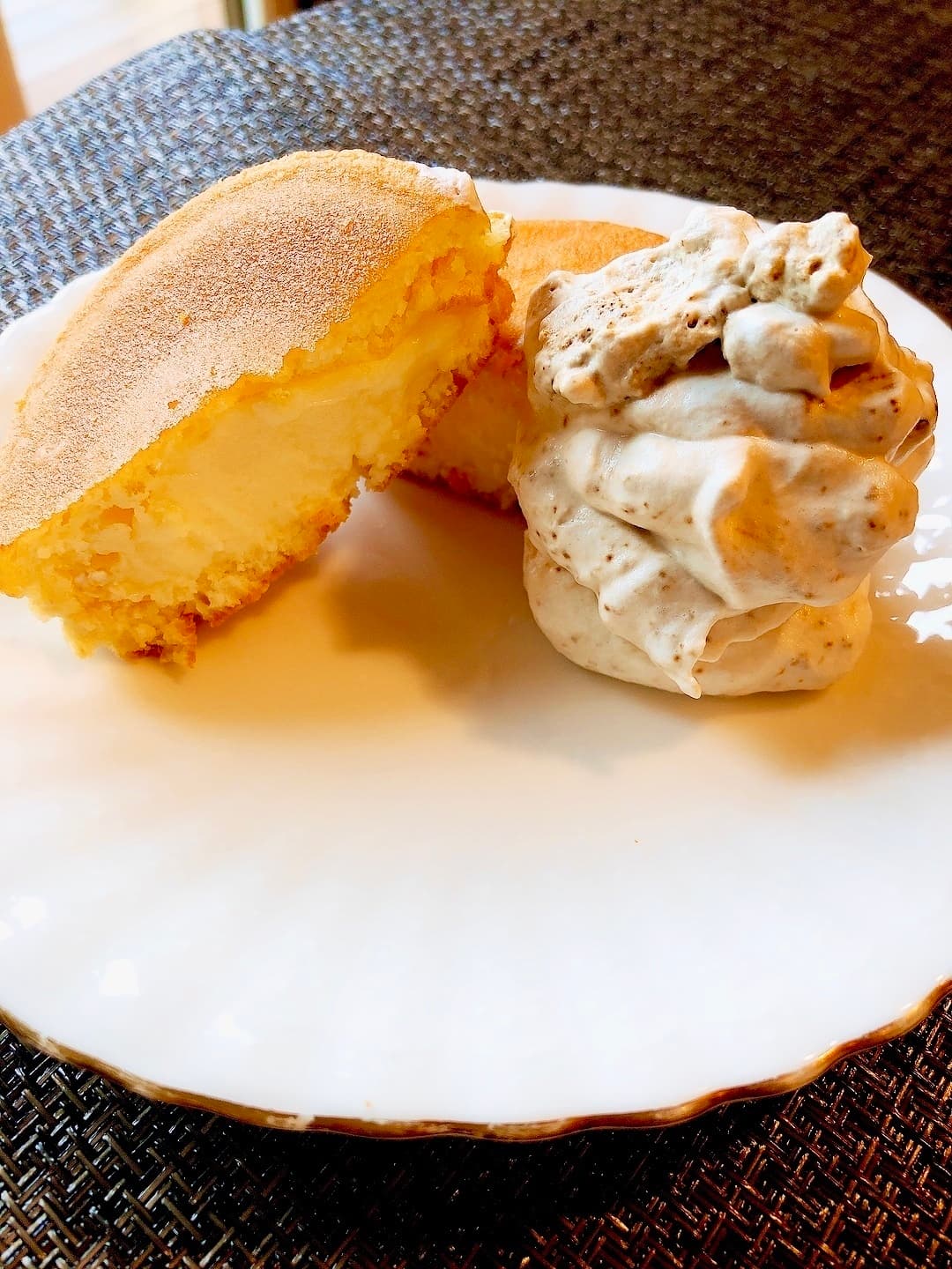 今川焼のコーヒークリーム添えの完成写真