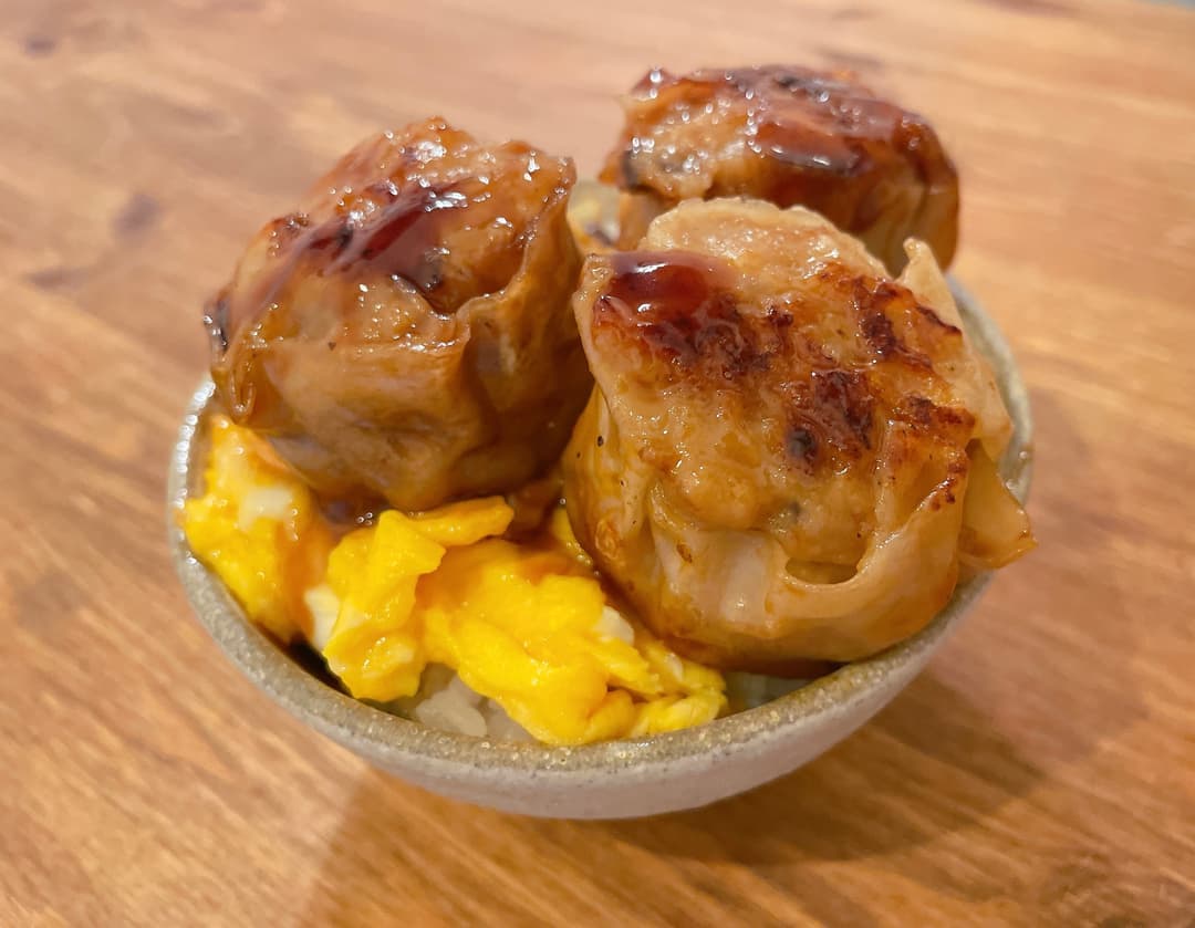肉焼売の甘酢あんかけ丼の完成写真