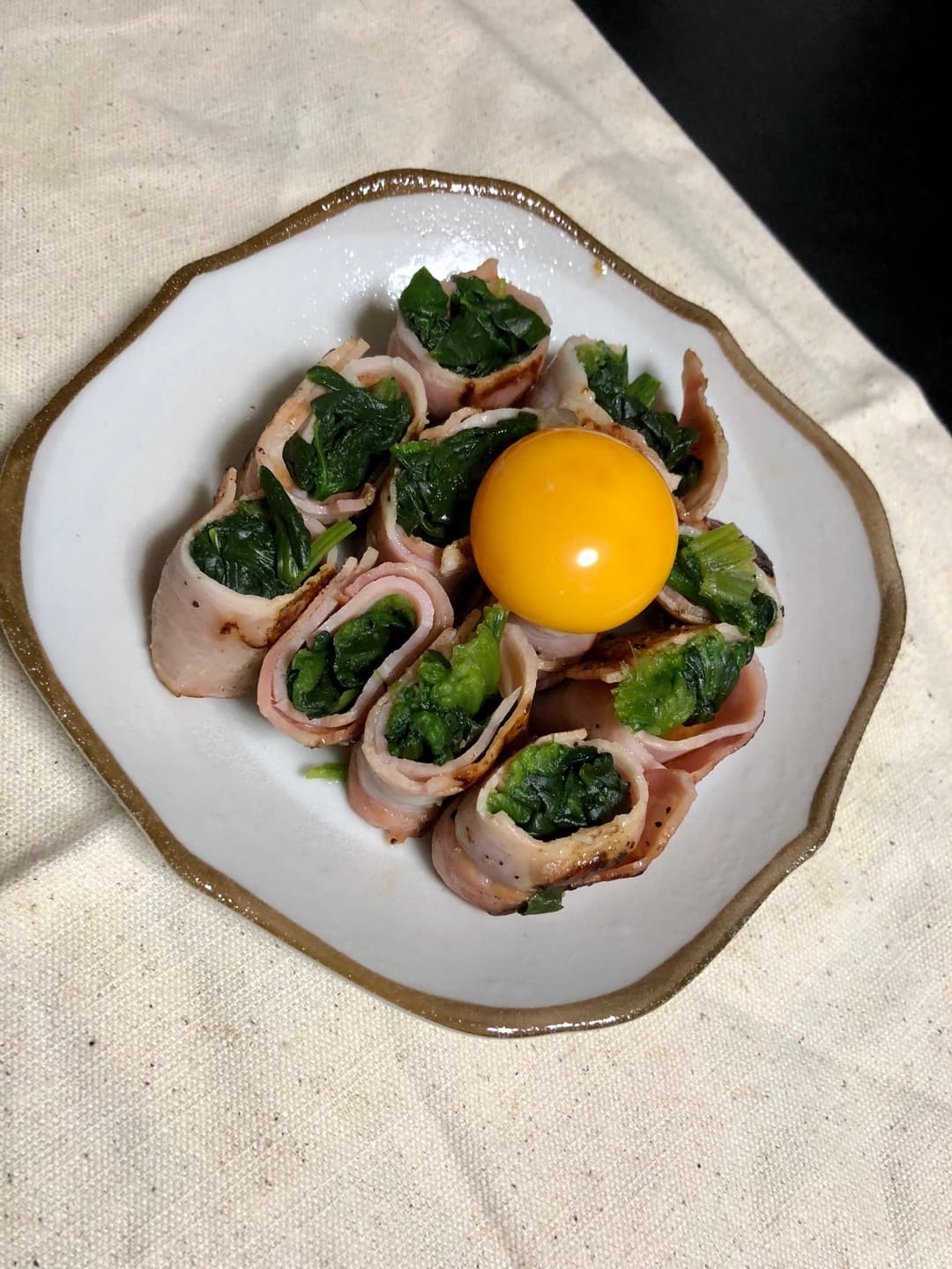 ベーコンのほうれん草巻きの完成写真