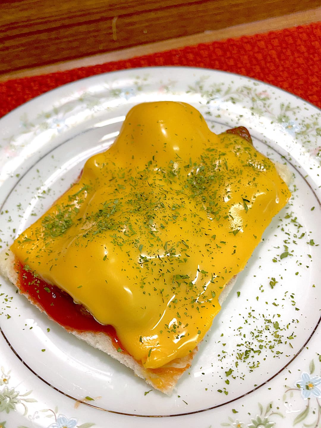チェダーチーズのやきとりパンの完成写真