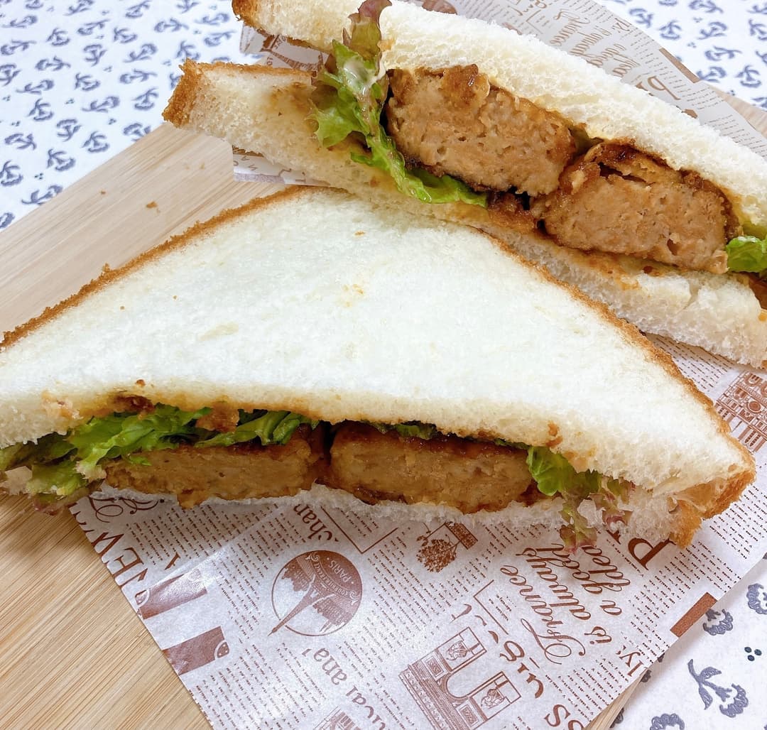 大豆ミートからあげの照り焼きサンドの完成写真