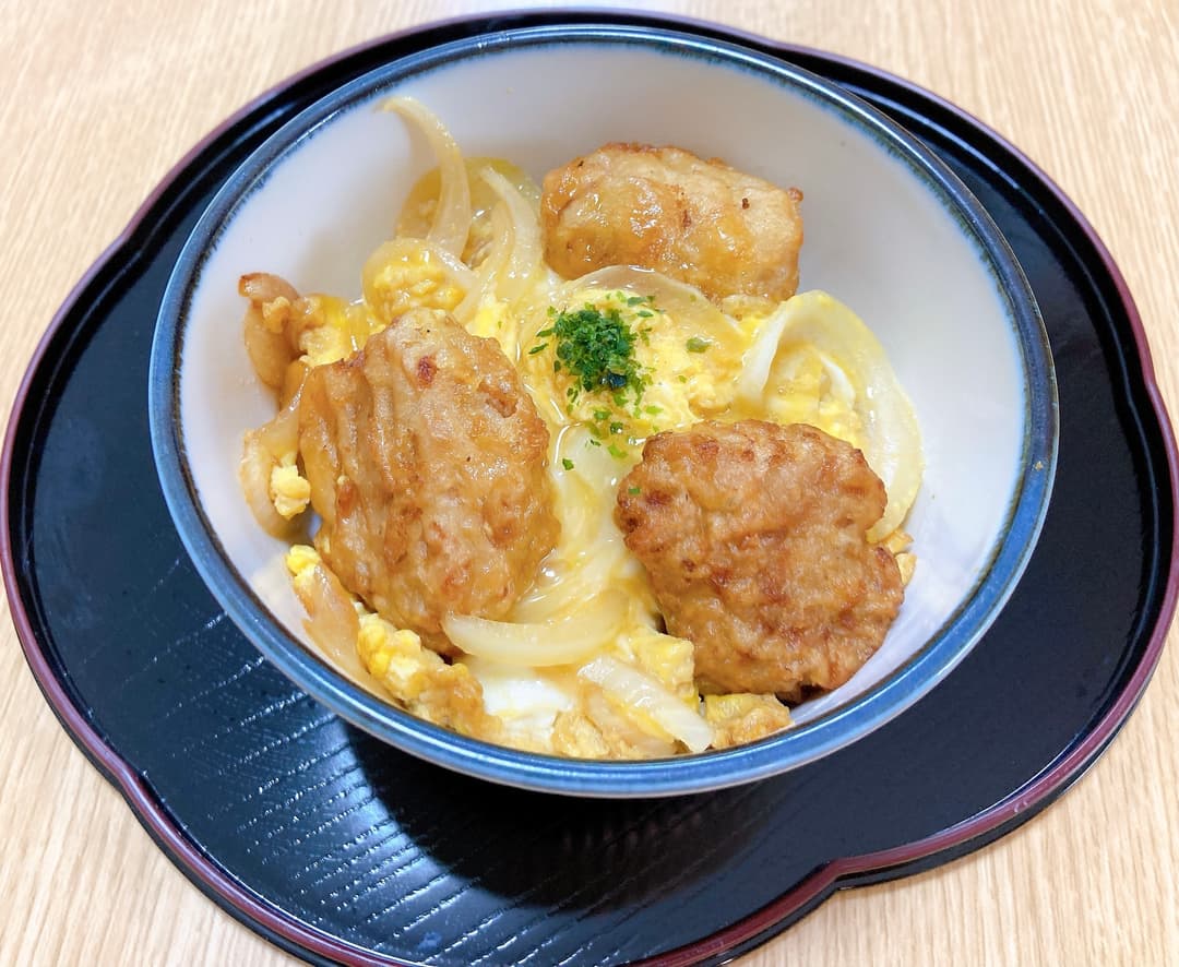 大豆ミートのからあげの親子丼の完成写真