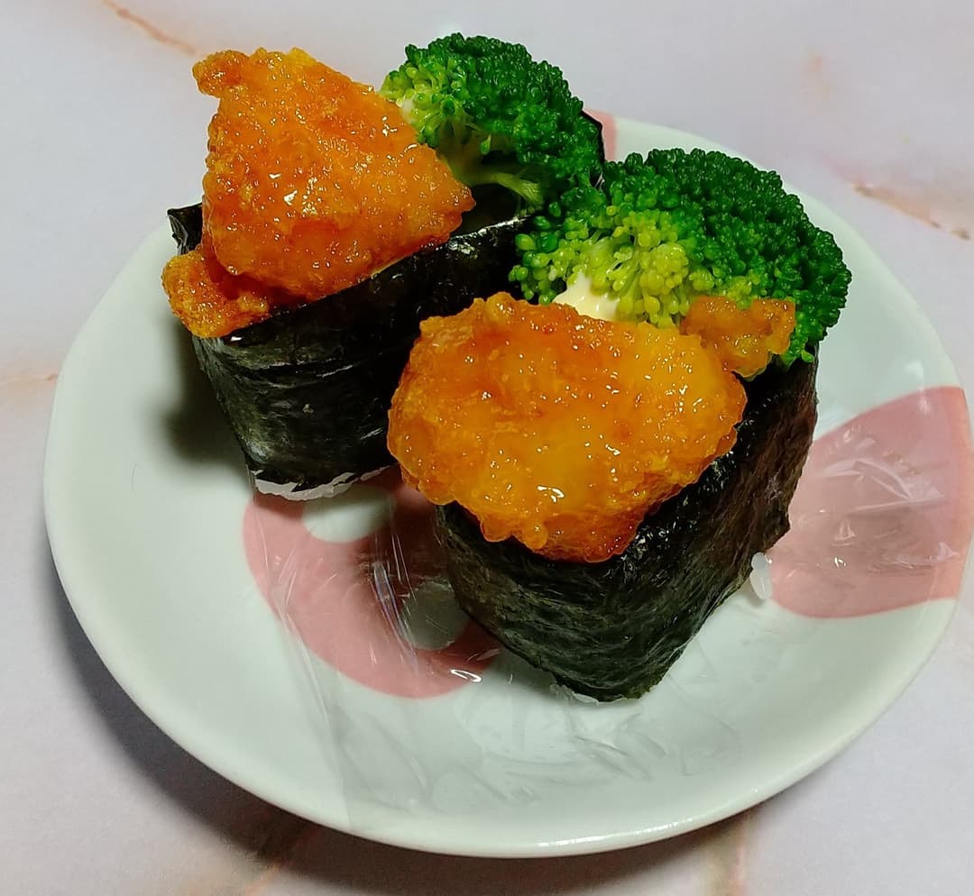 ハニーマスタードチキンの軍艦巻きの完成写真