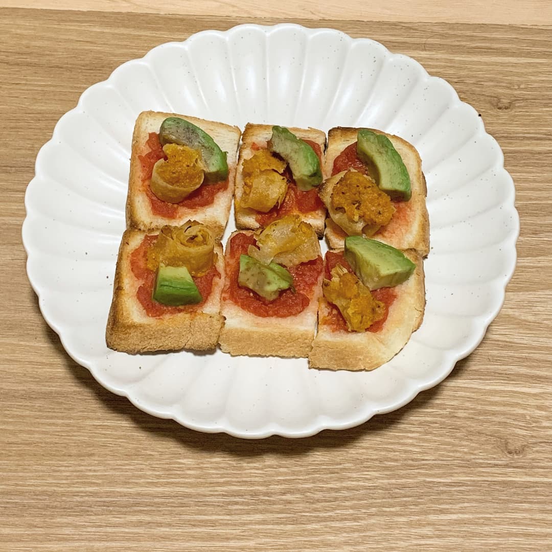【パーティーにも!】ピザアボカドのひとくちトーストの完成写真