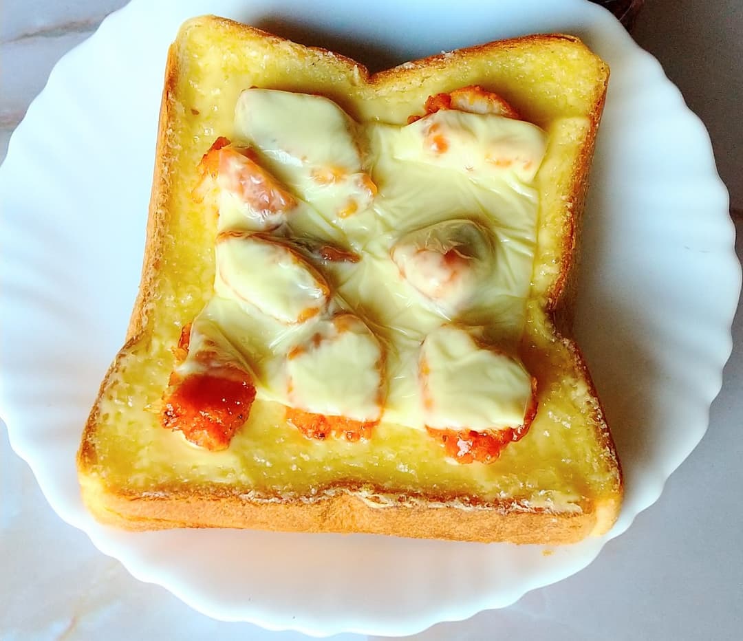 旨辛チキンのチーズトーストの完成写真
