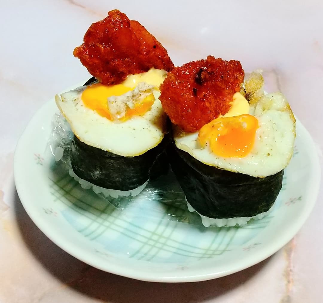 旨辛チキンの軍艦巻きの完成写真