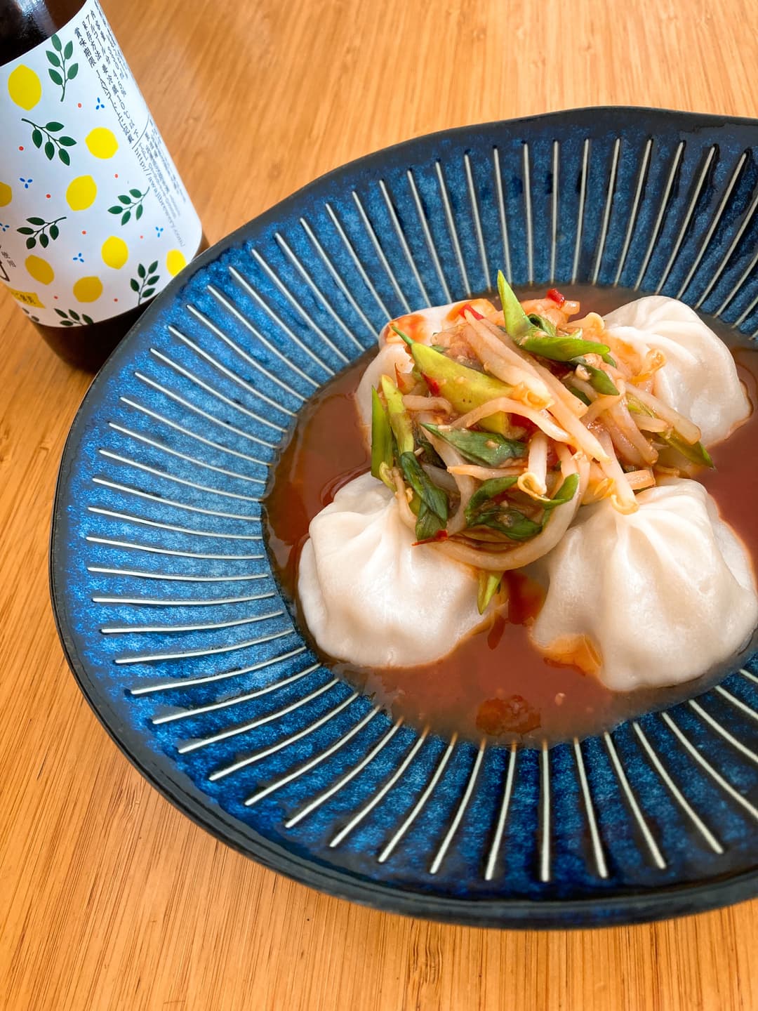 チリソースで食べる小籠包の完成写真