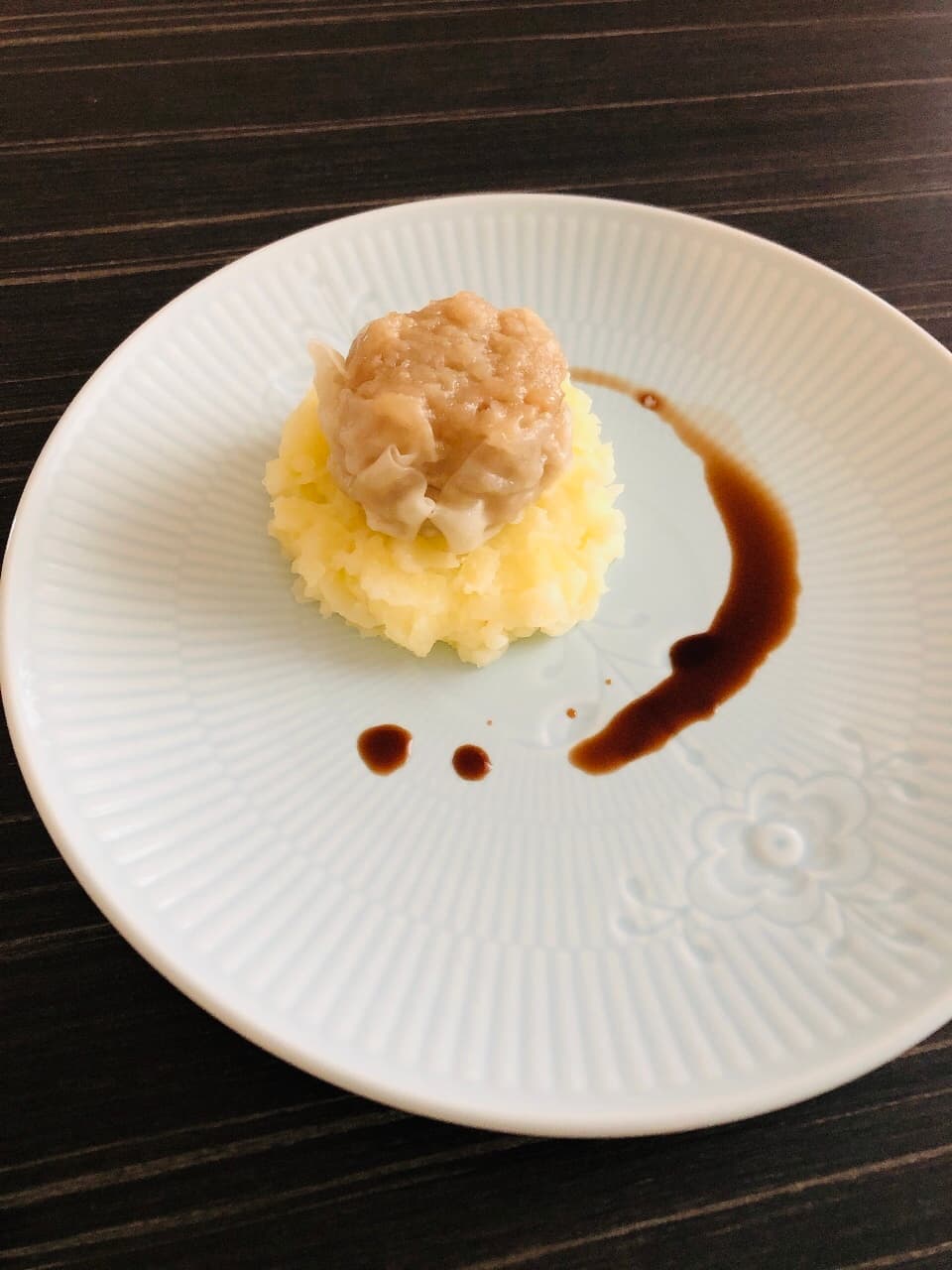 四川焼売とマッシュポテト〜バルサミコ酢での完成写真