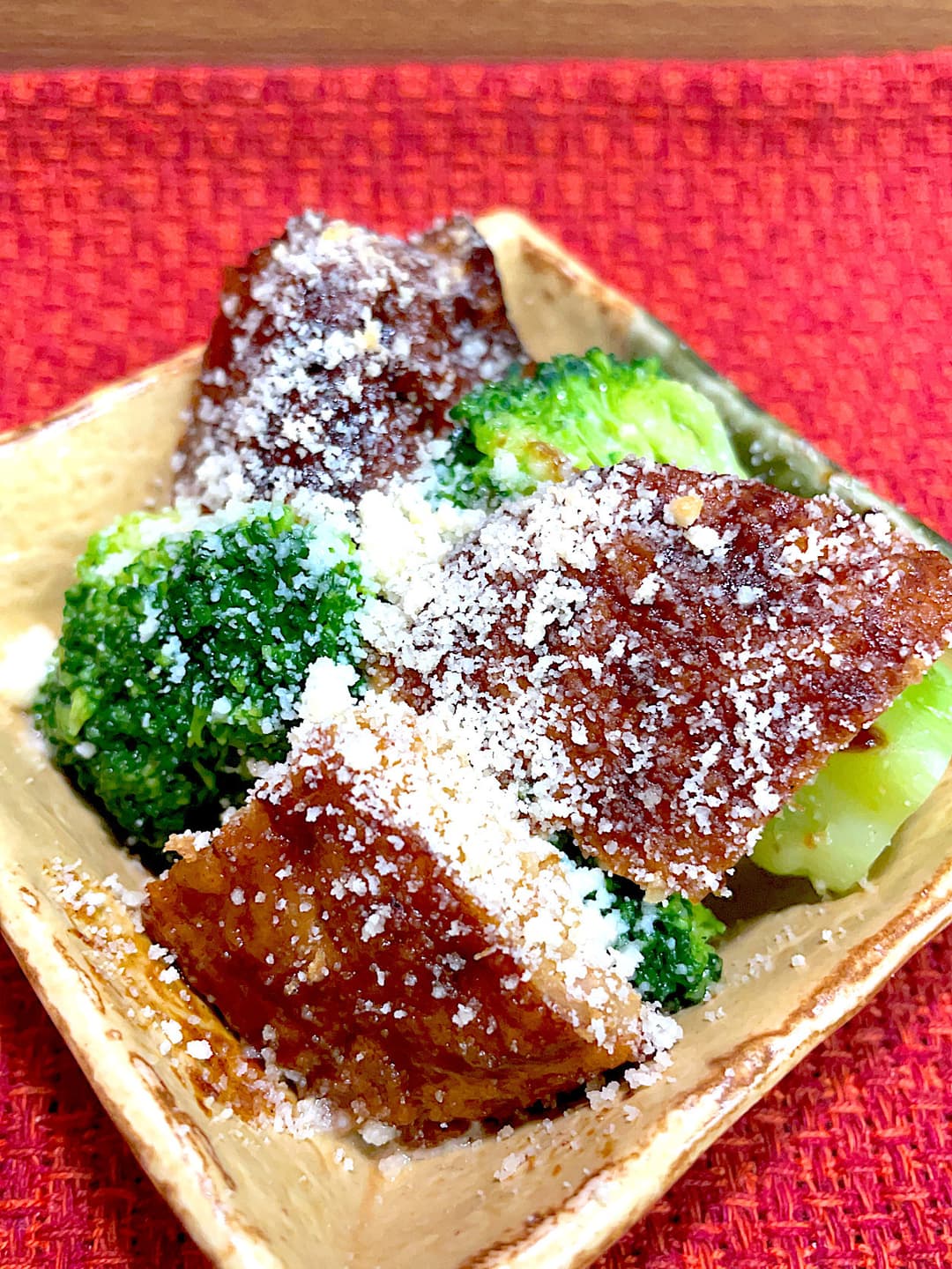 大豆ハンバーグのブロッコリーチーズ焼きの完成写真