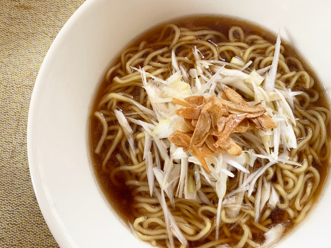 焦がしにんにく油の醤油ラーメンの完成写真