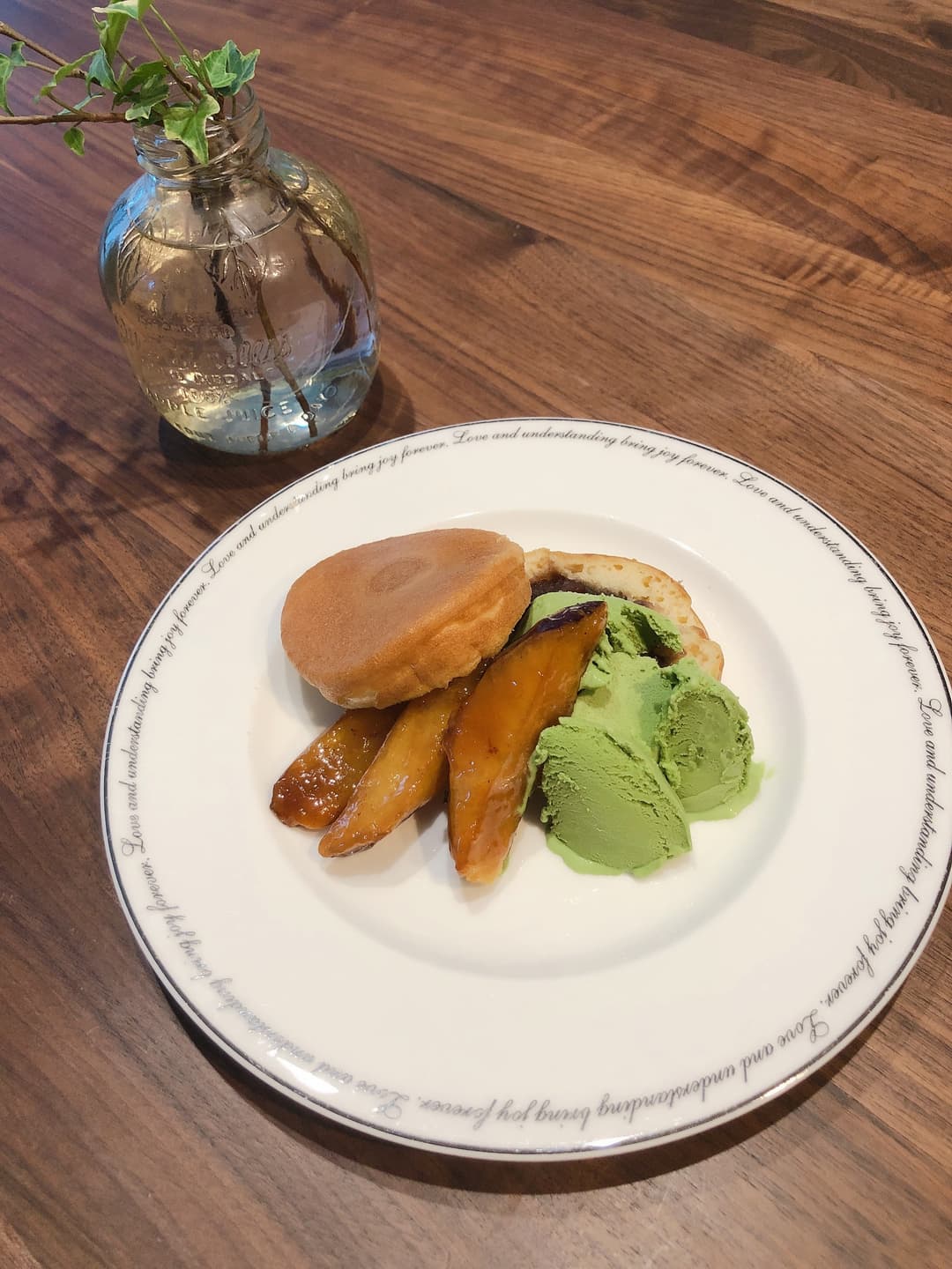 大学いもと今川焼の抹茶アイス添えの完成写真