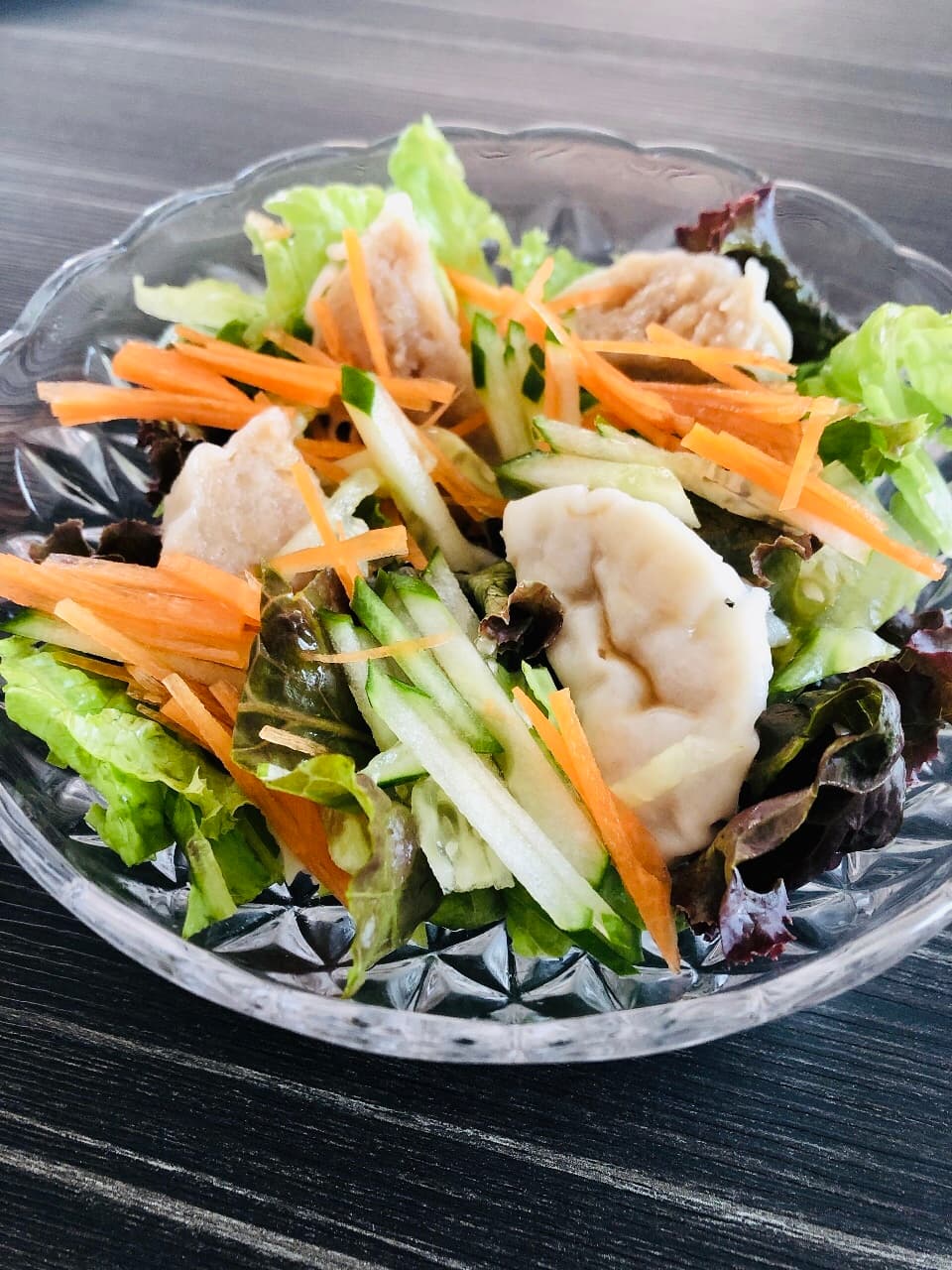 四川焼売のナンプラーグリーンサラダの完成写真