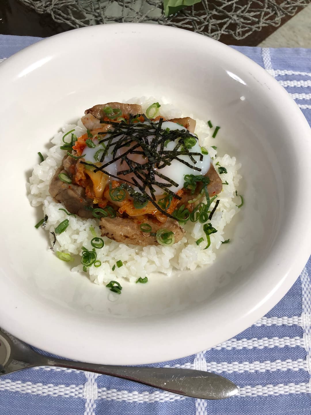 豚バラのっけ盛り丼の完成写真