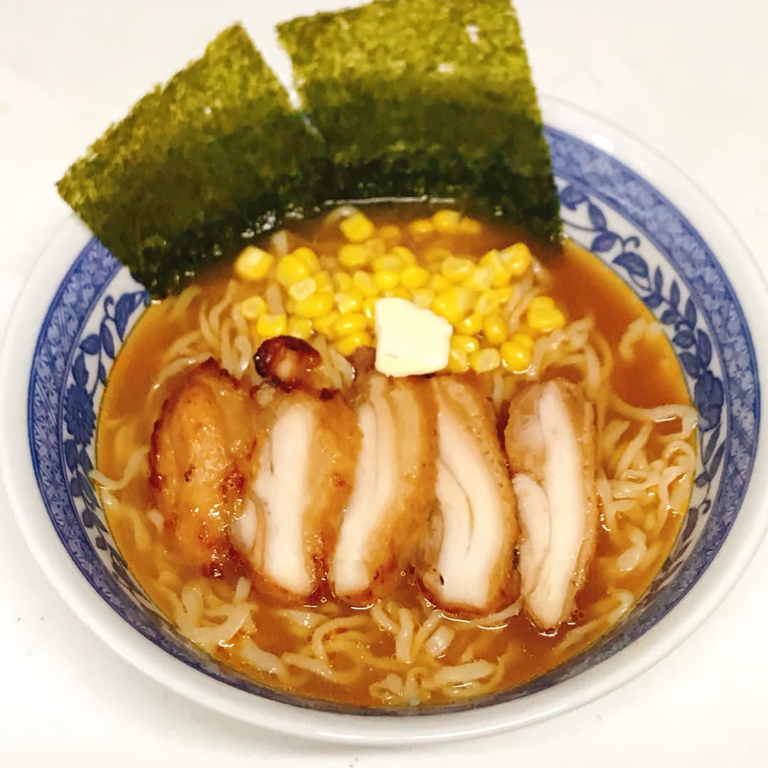 バターコーンチキン味噌ラーメンの完成写真