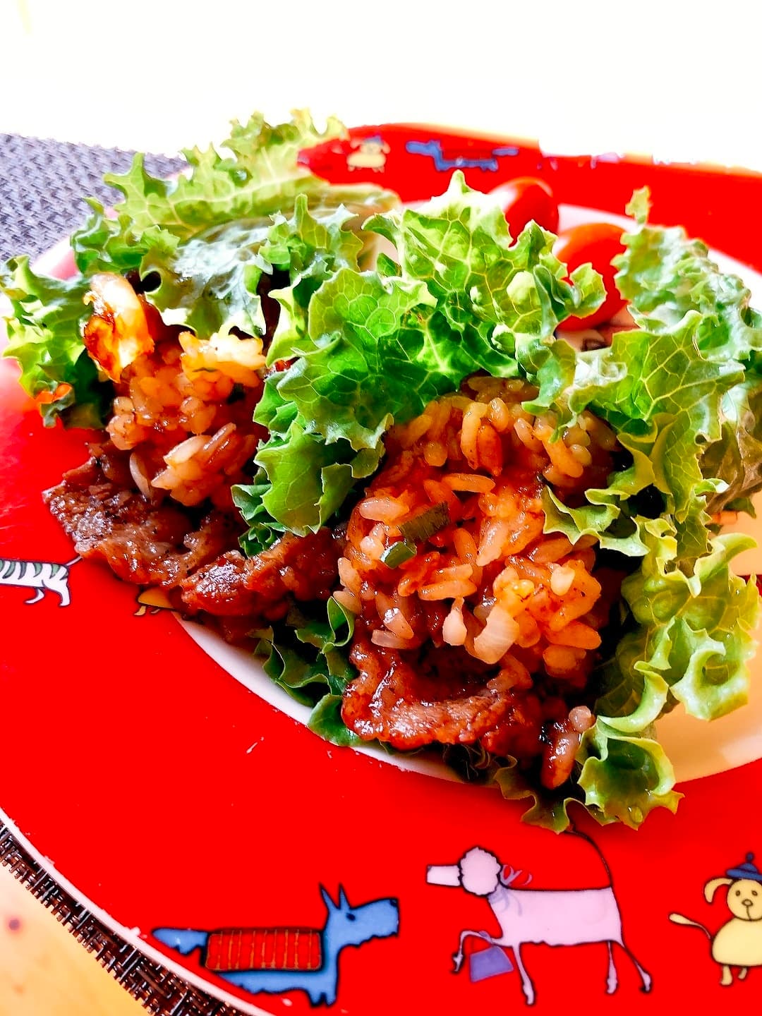 牛すき焼めしと焼肉のレタス巻きの完成写真