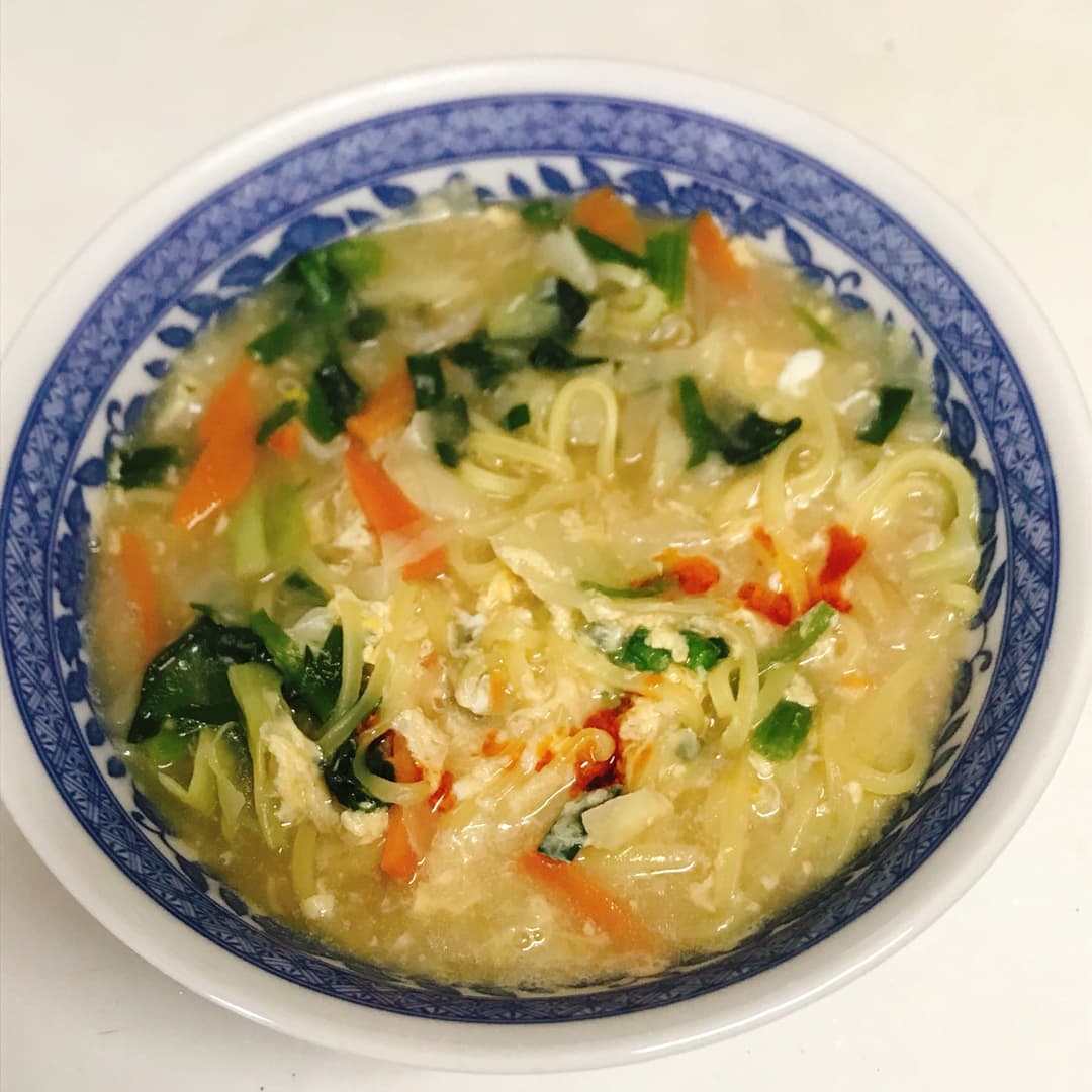 野菜を食べる酸辣湯風タンメンの完成写真
