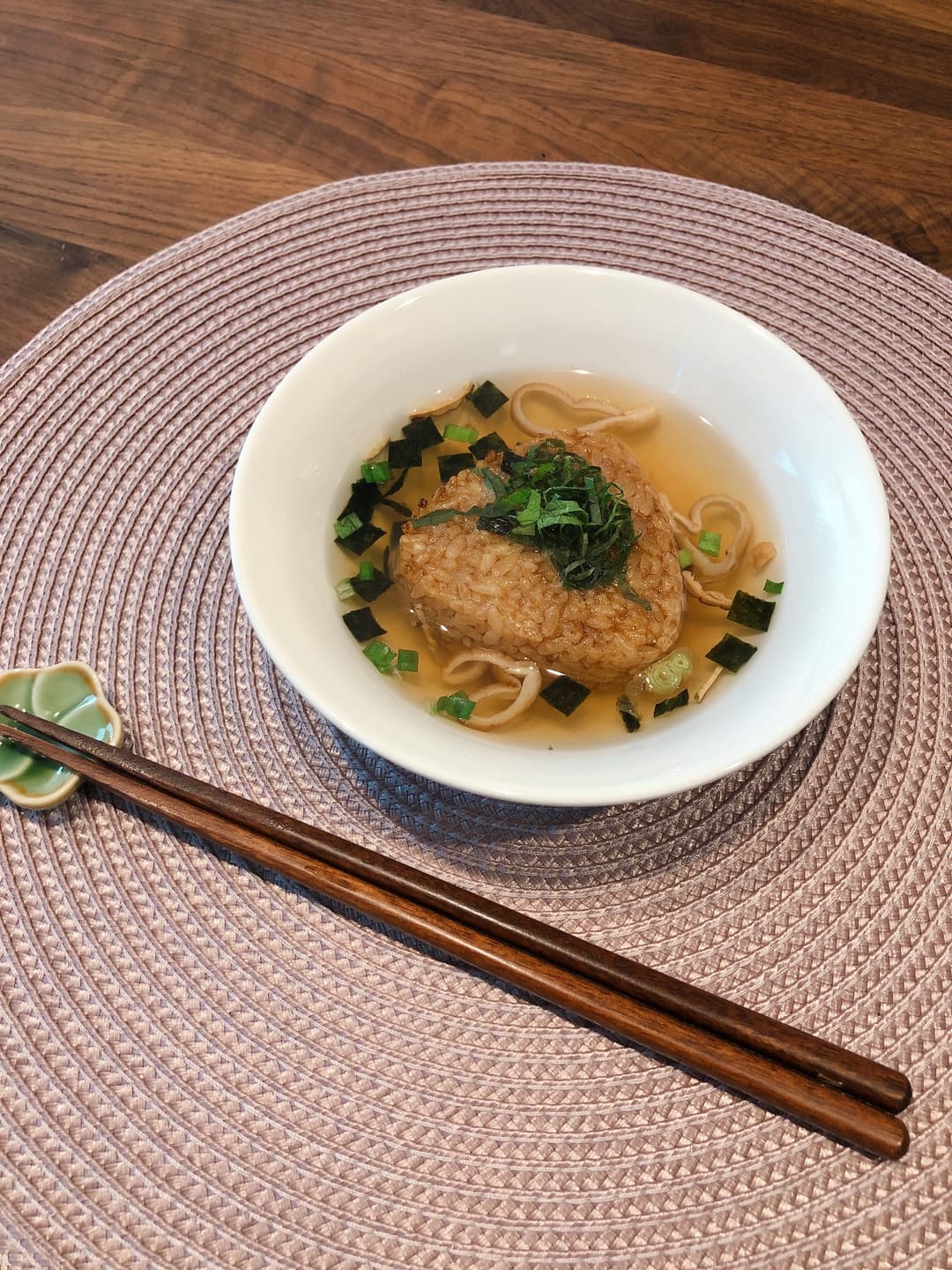 焼きおにぎりのあつあつ大葉茶漬けの完成写真