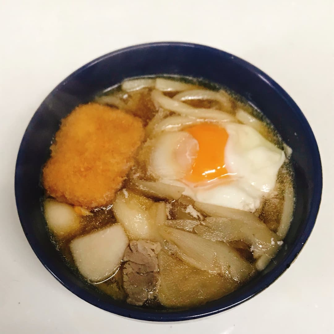 えびタルタルの煮込みうどんの完成写真