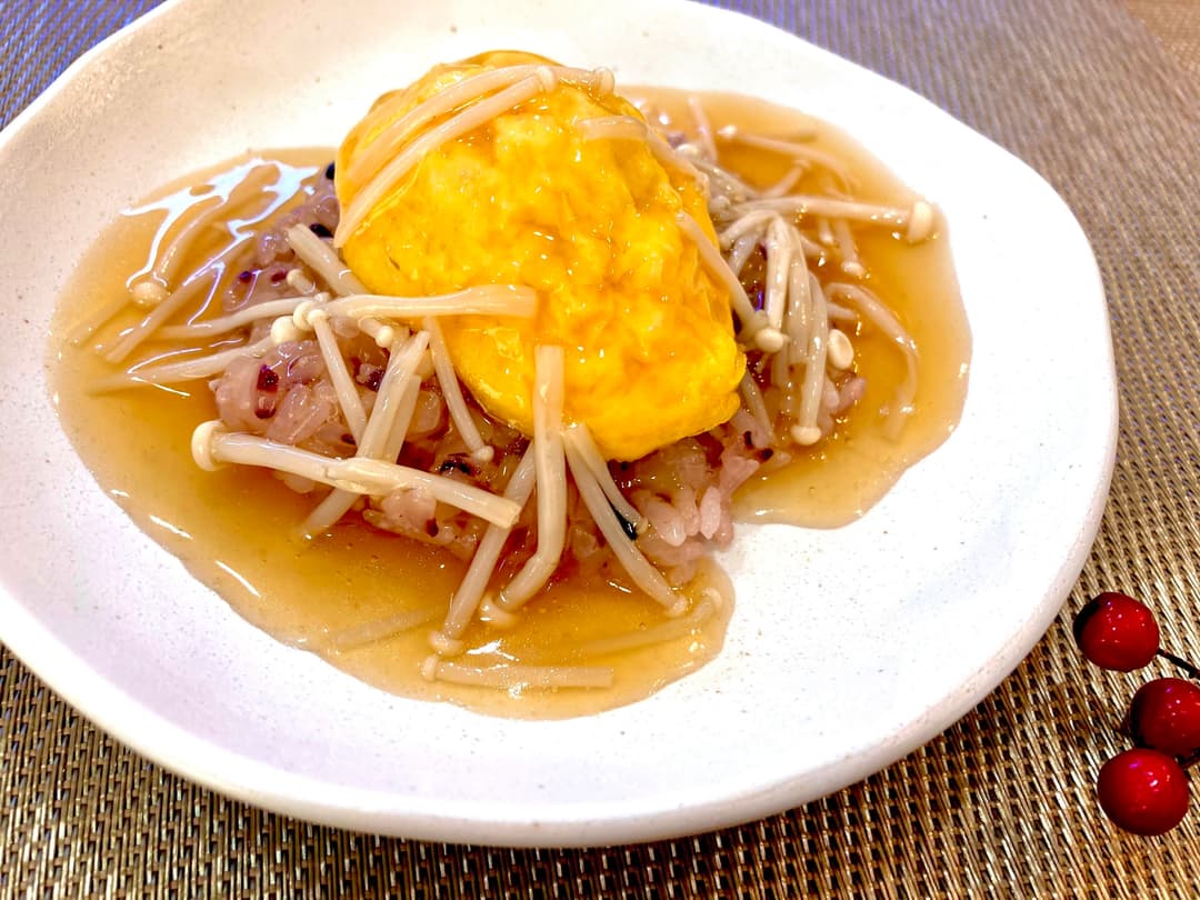 赤飯と和風オムレツのえのきあんかけの完成写真